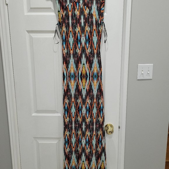 Summer Cut-Out Maxi Dress - Picture 2 of 2